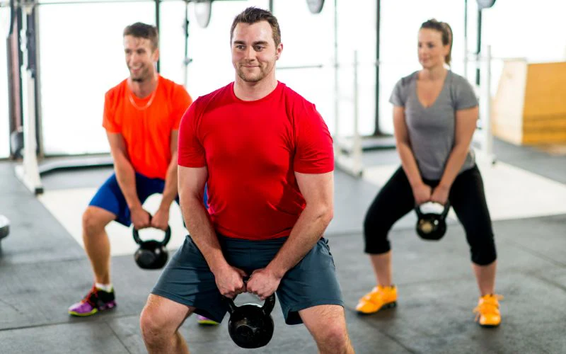 Entfesseln Sie Ihre Kraft: Warum Kettlebell-Swings ein Game-Changer sind